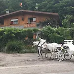 Al Cervo Tra I Laghi