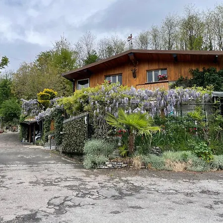 Al Cervo Tra I Laghi Couette-café 3*