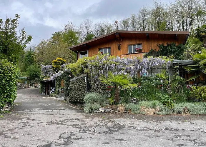 Al Cervo Tra I Laghi Bed and Breakfast 3*